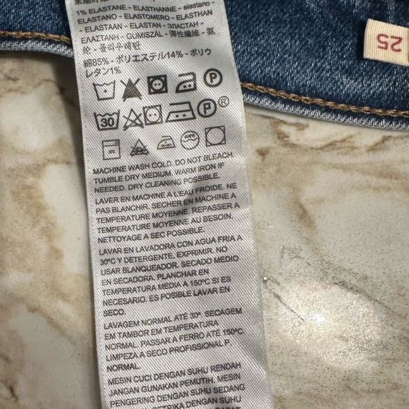 Levi Women’s Straight WEDGIE jeans 25x28 | size 4 - Picture 5 of 6